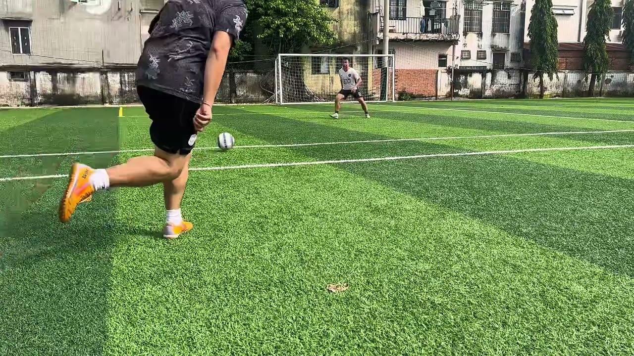 Xỏ giày tập luyện cùng đồng đội..! 🔥⚽️