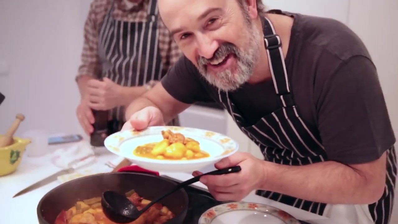 Javier Cámara y Francis Paniego cocinan Patatas a la Riojana