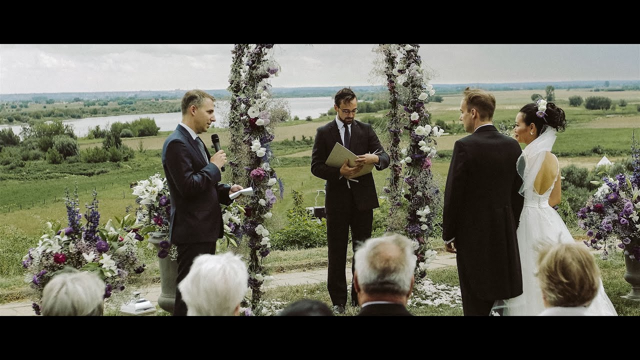 Gniew Castle wedding film with Super8 camera / Asian  European couple