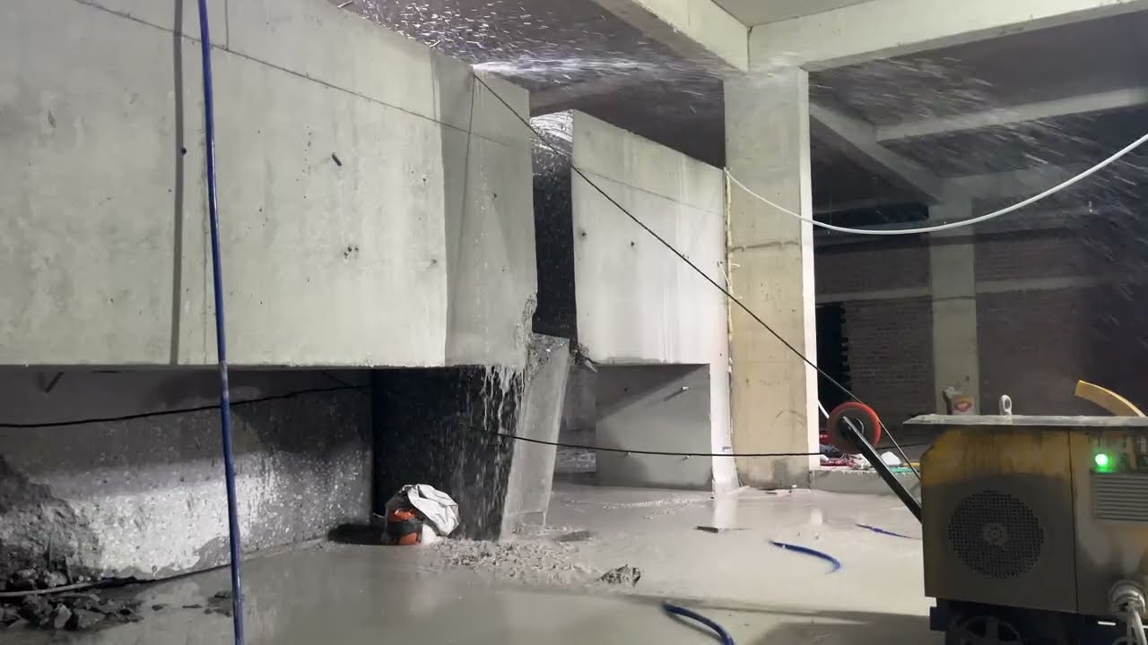 Cắt bê tông bằng máy cắt dây kim cương 22kw-liên hệ: 0399840793