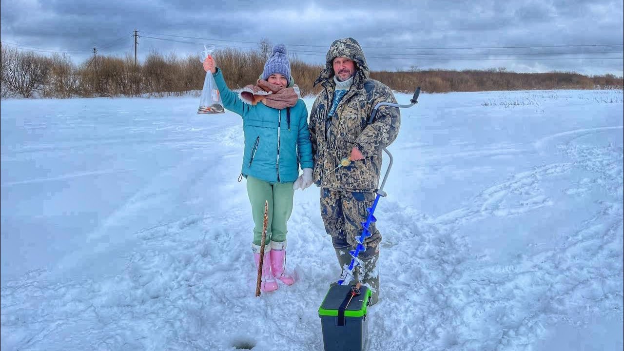 Life in a Siberian village - Winter fishing at 5:00 a.m. with my dad - making a Russian dish
