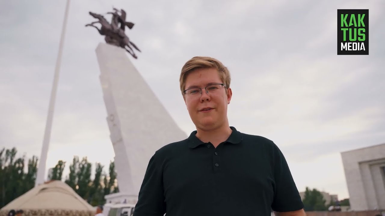 На площади открыли новый памятник Манасу