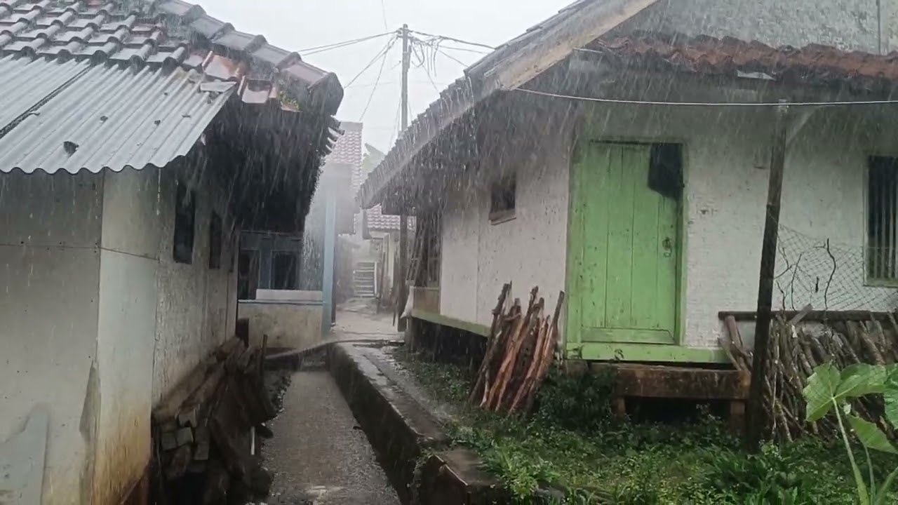 The rain this Sunday was very heavy and the wind was very strong...