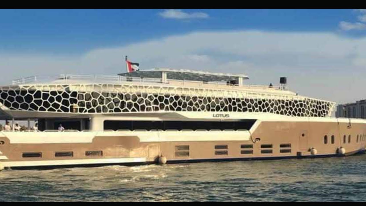 How much does a trip on the most luxurious yacht in Dubai cost? What can you eat and drink?