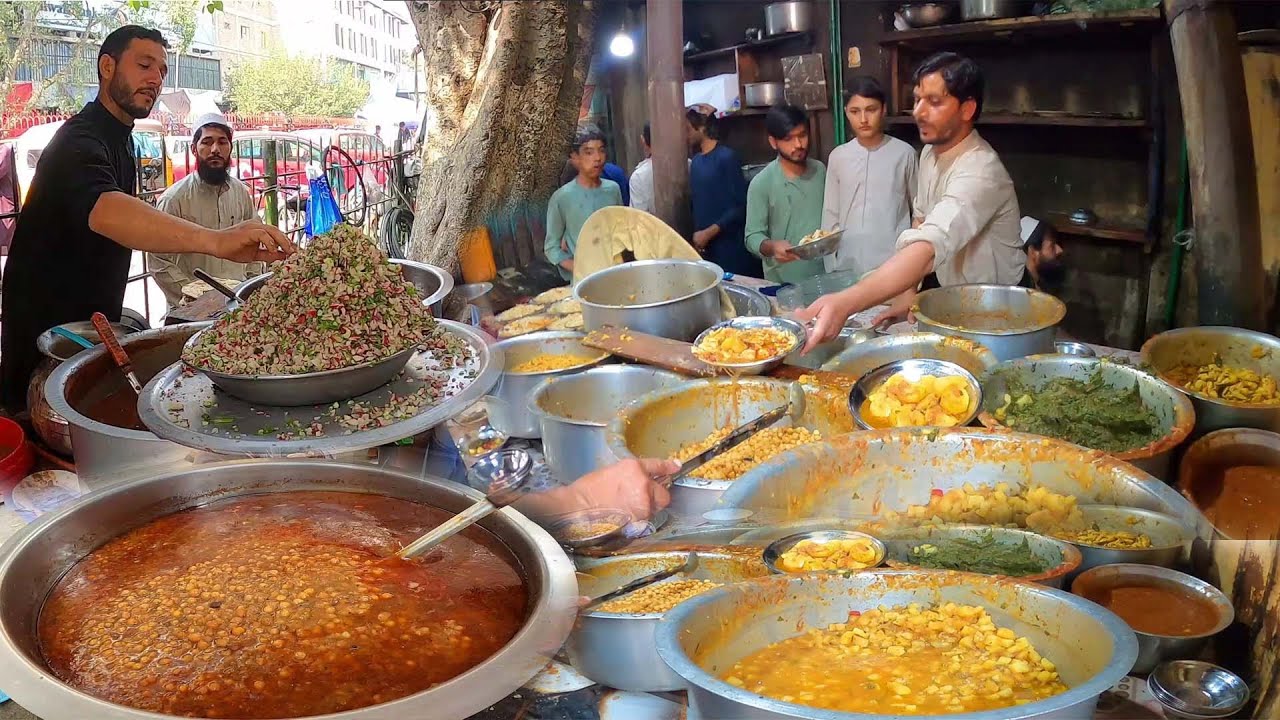 Popular street food in Afghanistan | Morning Food | Rush on street food in Jalalabad | Channa Lobya
