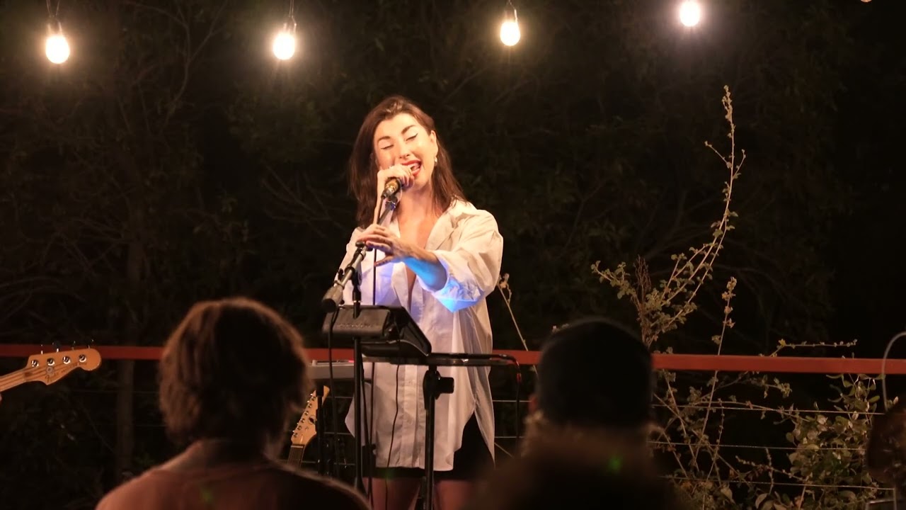 Kimbra - Hi Def Distance Romance (Live @ Glass Hill)