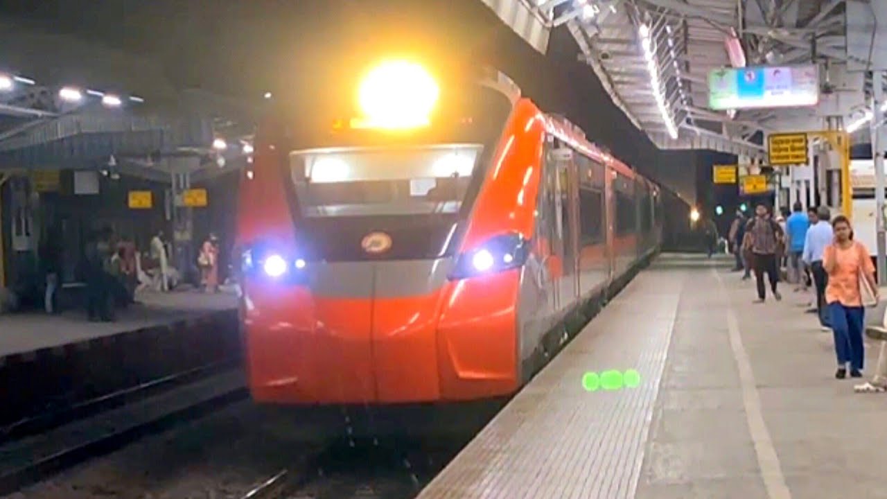 🔥 Fastest VANDE BHARAT SLEEPER Express Train Video | Galloping Local & Express Train Videos at Night