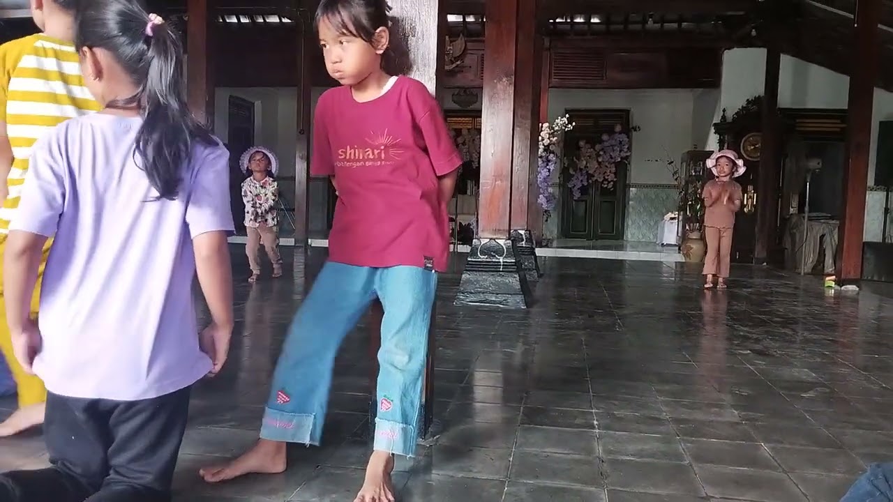 Tari topi 