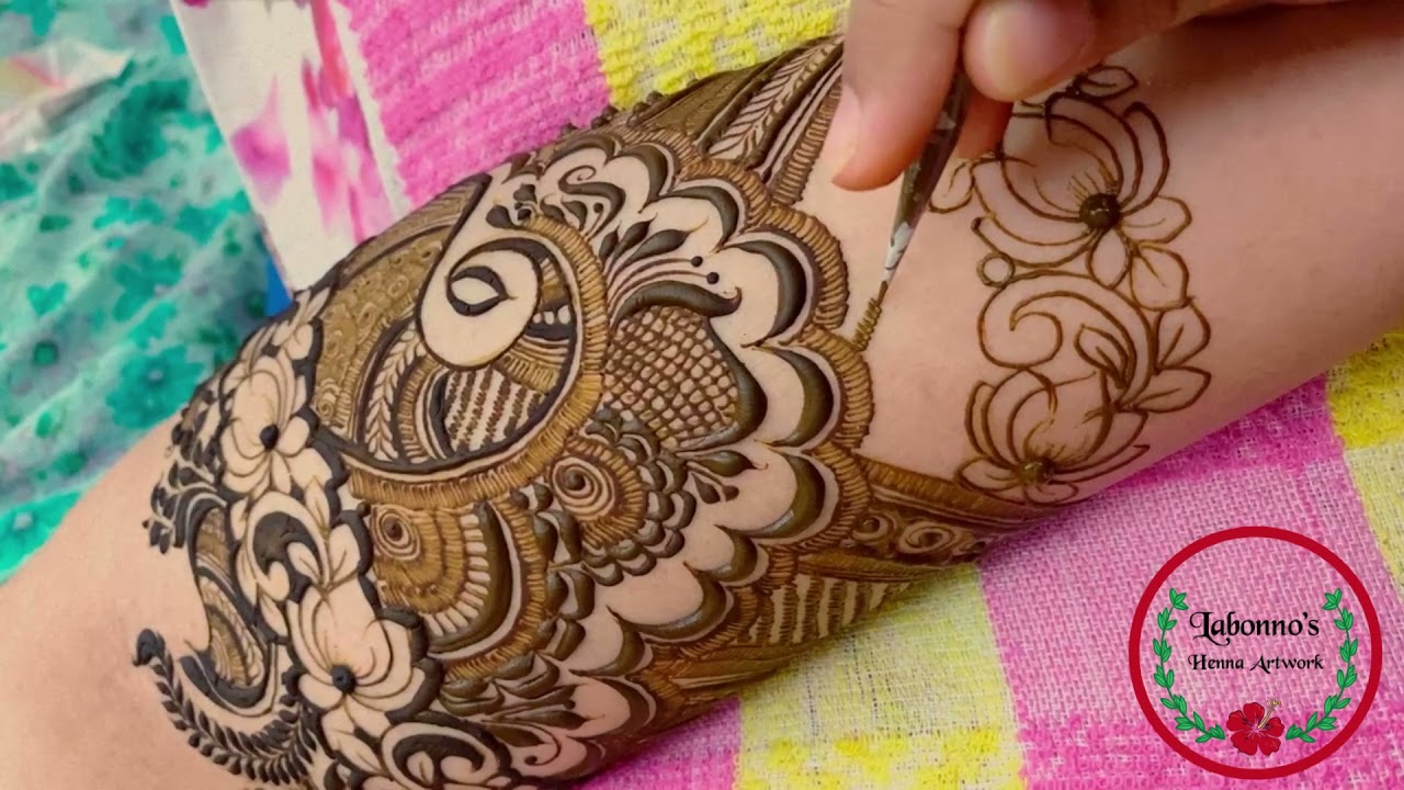 Intricate bridal design live with Labonno’s Henna Artwork