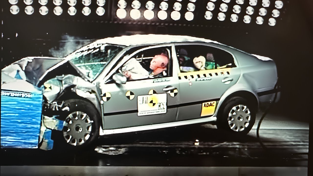 Эволюция краш-тестов Skoda Octavia (2001-2025) | Насколько безопасной она стала на самом деле?