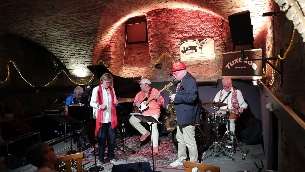 Jazzclub im 8-Eck Haus - Tuxedos go Latin - CARAVAN