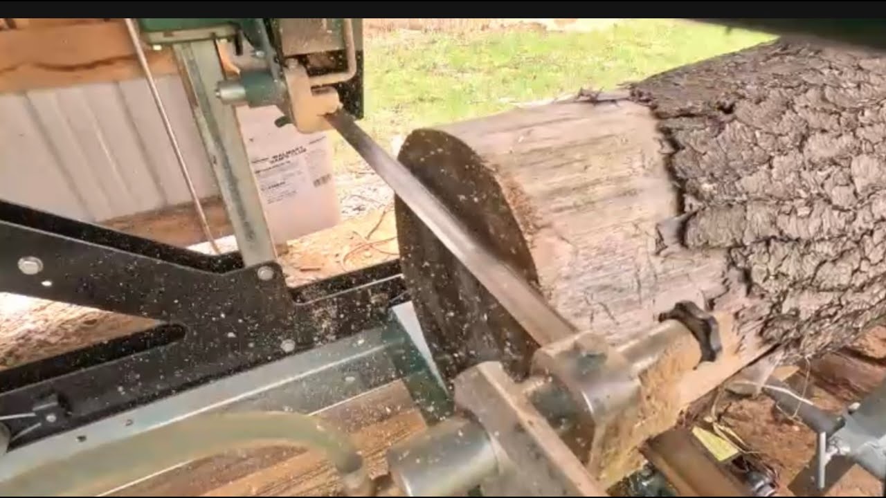 Milling 2X4's on the Woodland Mills sawmill. #bandsawmill #sawmill #woodlandmills #lstractor