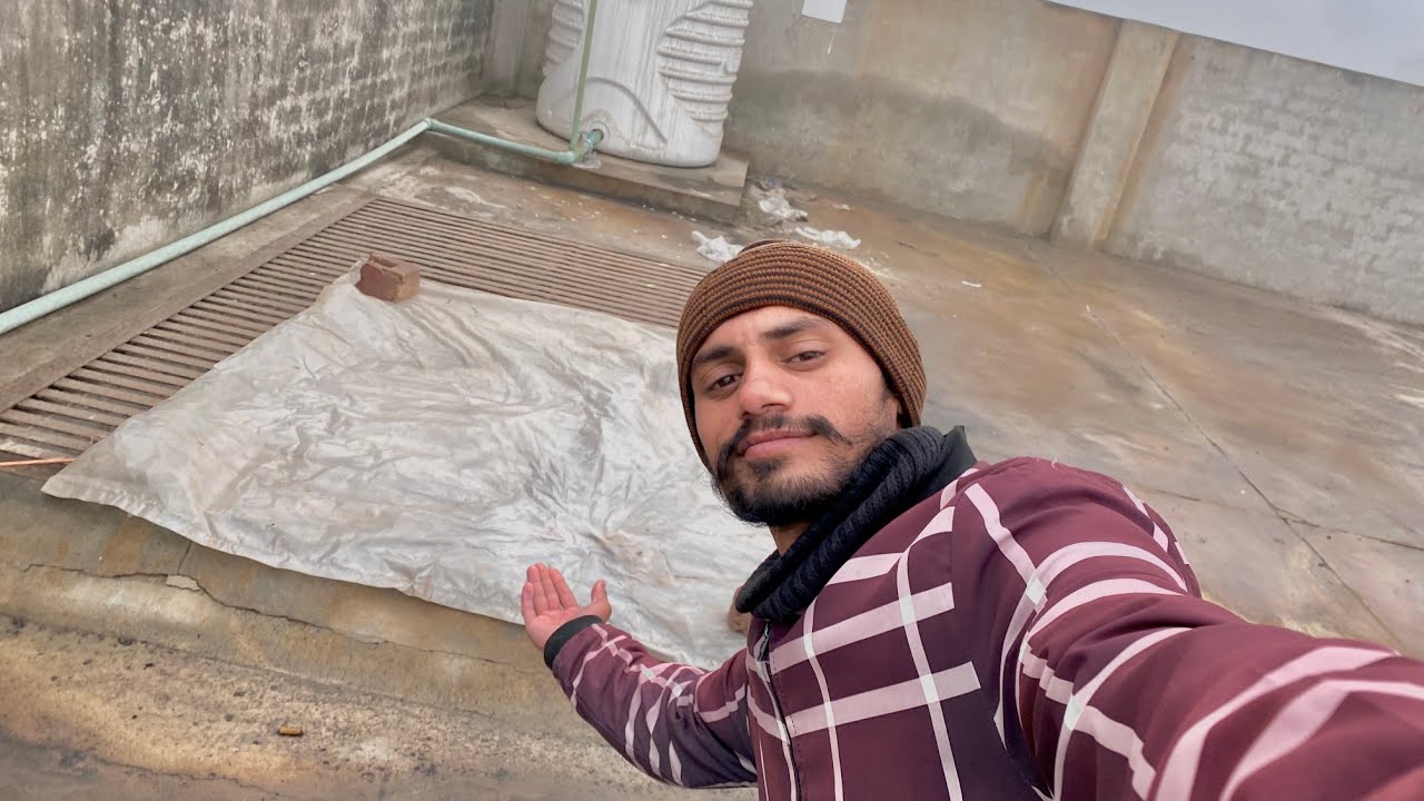 Sardi Se bachne Ke Liye Chhat per Chhat per Dal Diya