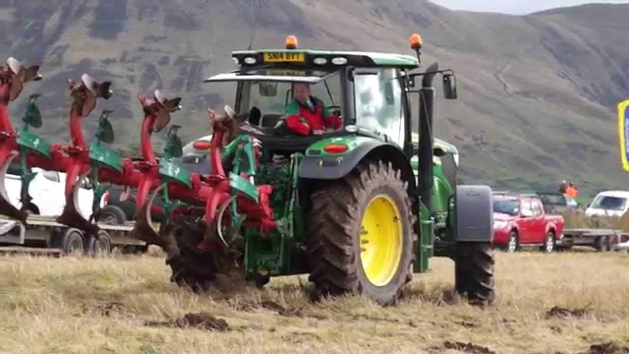 John Deere 6125 R pulling 5 furrow Reversible Kverneland.ScotPlough 2014