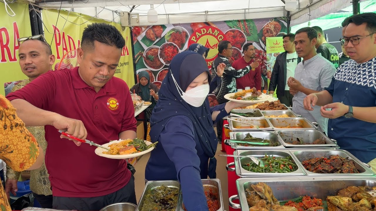 First Time Eating Indonesian Food/ Muslim Fair Food  in Cambodia
