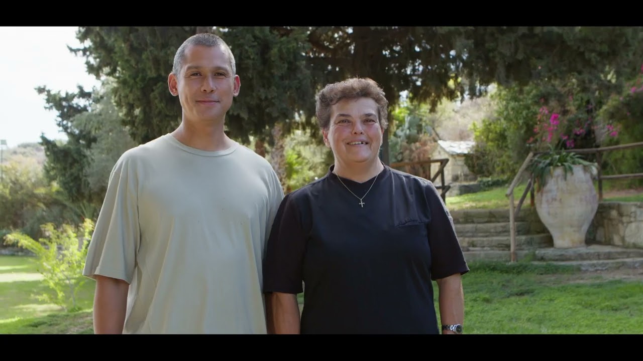 Greek Farms | Kritiko paximadi PGI & Traditional lalaggia from Mani