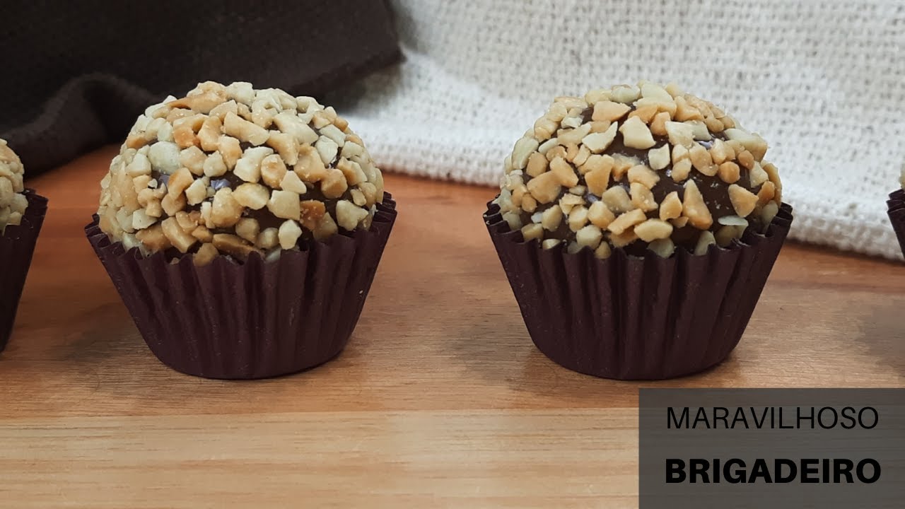 Brigadeiro Gourmet de Paçoca com dois Confeitos, Receita Completa com Passo a Passo.