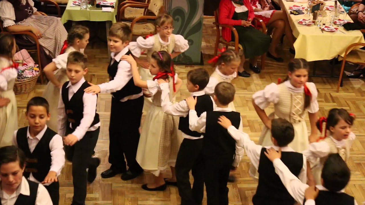 Táncsics Német Nemzetiségi Általános Iskola német tánc