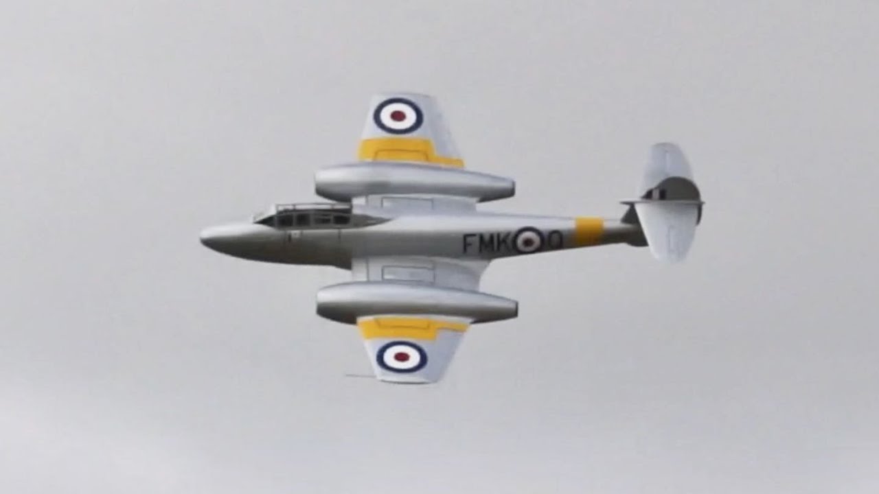 Gloster Meteor T7 flying display RIAT 2013 RAF Fairford AirShow