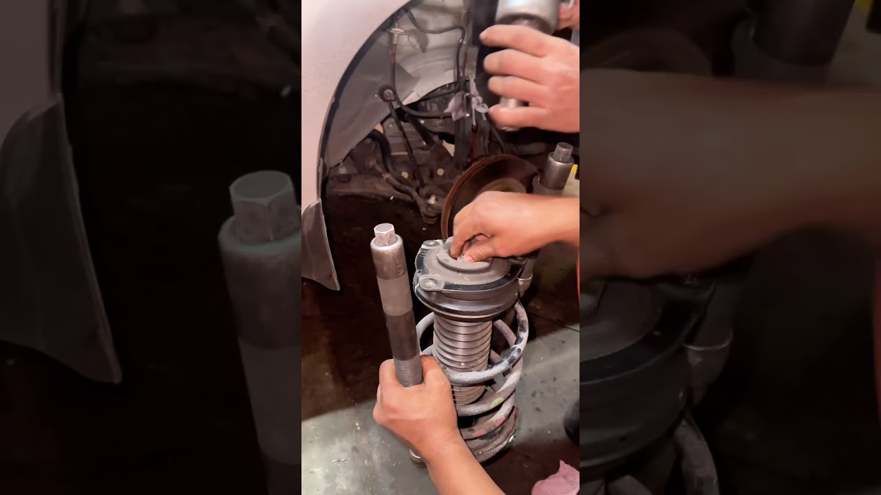 How to remove Struts Spring ? #struts #spring #suspension #rxmechanic #fypシ゚ #shockabsorber