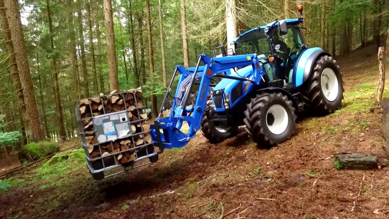 New Holland T4 Powerstar mit Stoll Frontlader, Holzarbeiten, T4.65