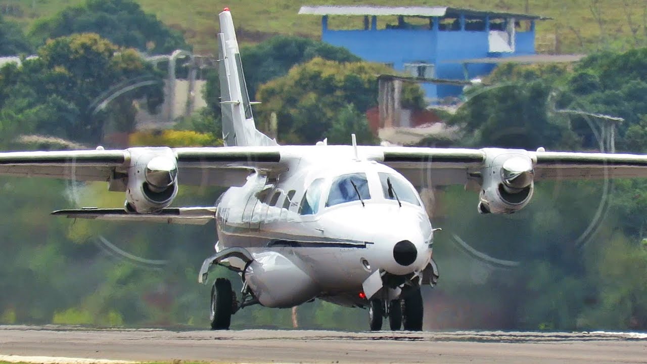 Mitsubishi MU-2B-60 Marquise o Turboélice Barulhento com Motores Garret Pousando