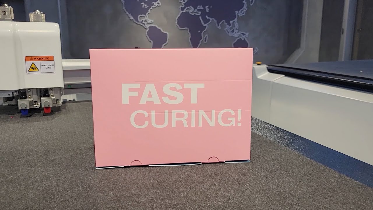 IECHO PK cutting machine makes cardboard packaging boxes