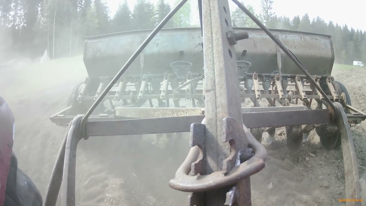 Ohran kylvöä,MF35 ja ferguson kylvökone.barley planting MF35 and ferguson seeder