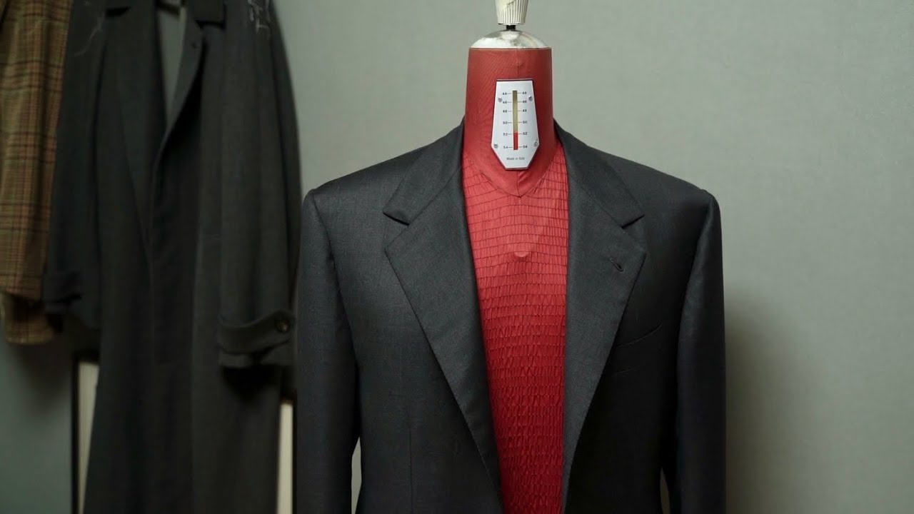 Creating a bespoke sport jacket made from Dormeuil ‘s wool. 