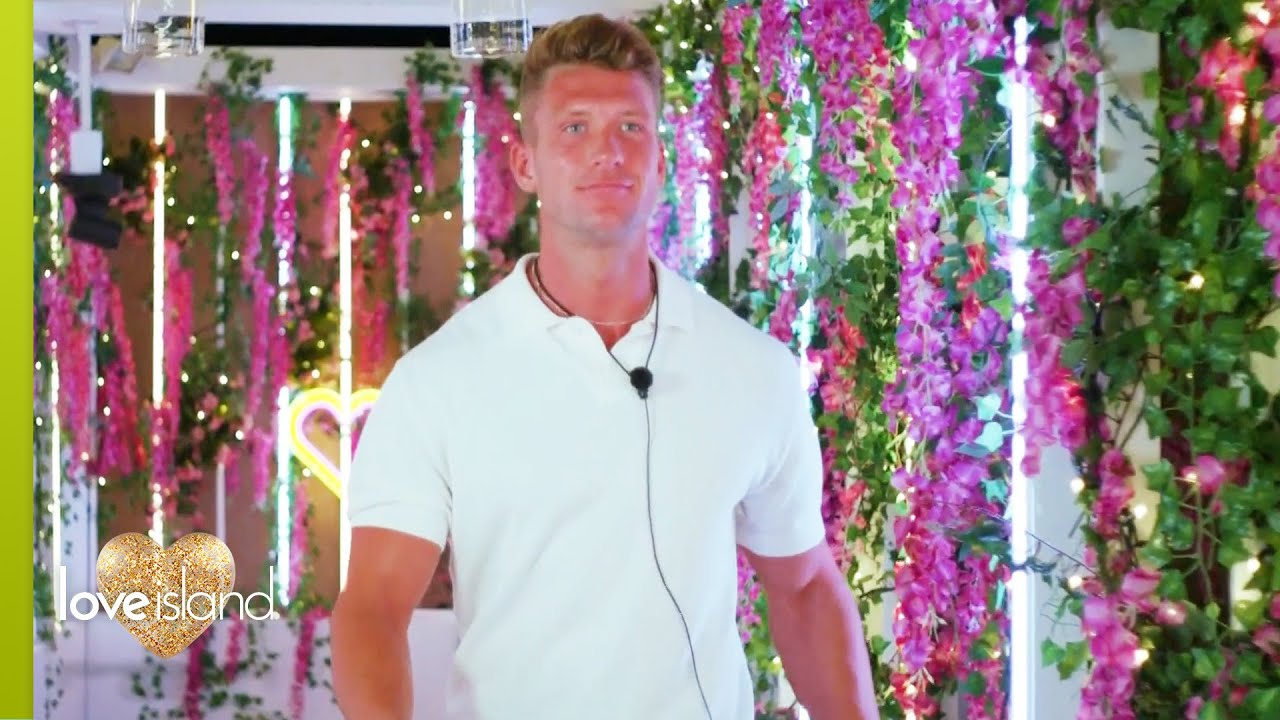 Bombshell Charlie makes a surprise entrance 😯 | Love Island 2022