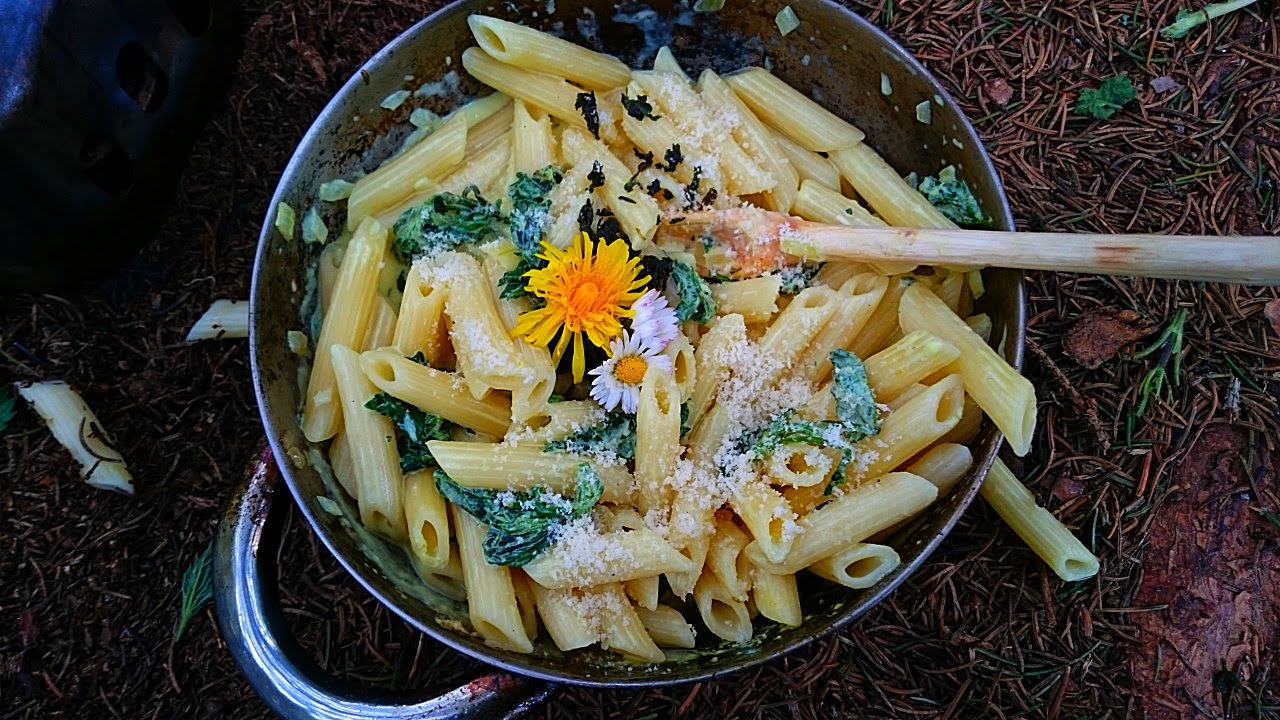 Nudeln mit Brennnessel-Sahnesoße  [Outdoor Rezept]