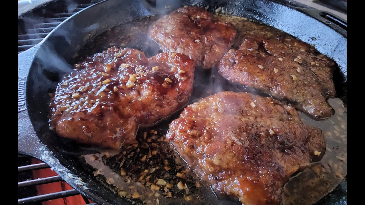 Sprandinės kepsniai Kamado grilyje – sultingi ir glazūruoti