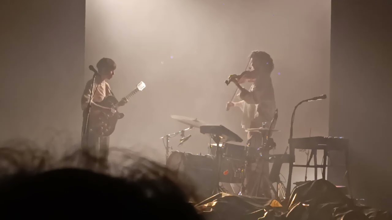 Anna Andreu 🎤🎸 i Marina Arrufat 🥁🎻 a l' Espai Etc de Vic el 6/3/26 (3 de 7)