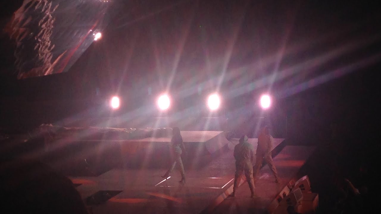 Rihanna - 'Pour it Up/Numb/BBHMM' (LIVE at The Forum) 5/4/2016 - ANTI World Tour