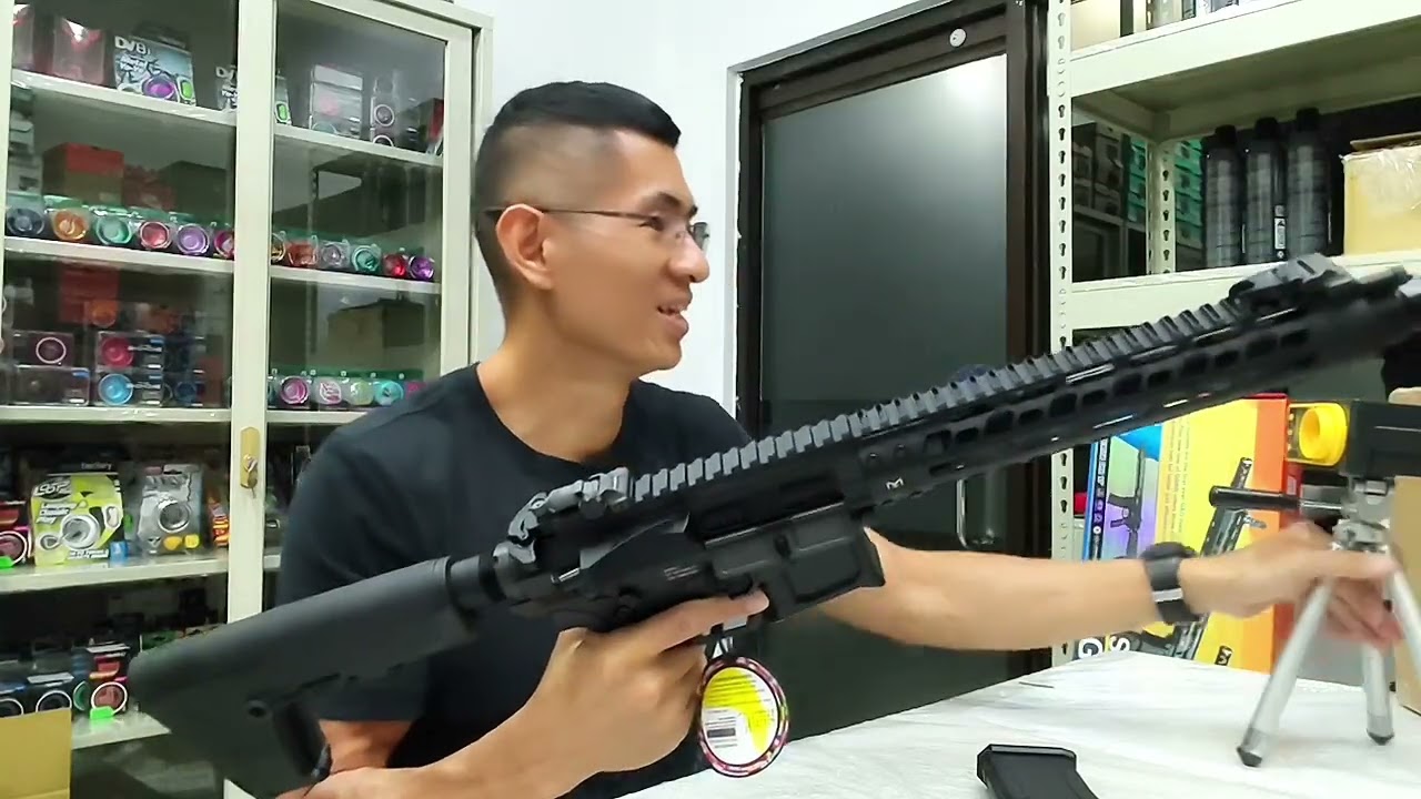 Testing a G&G MGCR556 10 inches Airsoft Gas Blowback Rifle