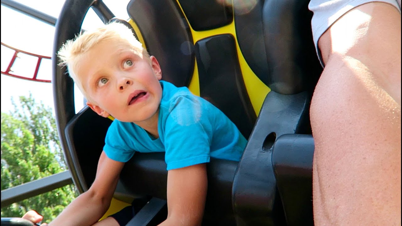 😲😱BRAVE 5 YEAR OLD DOES GIANT ROLLERCOASTER!