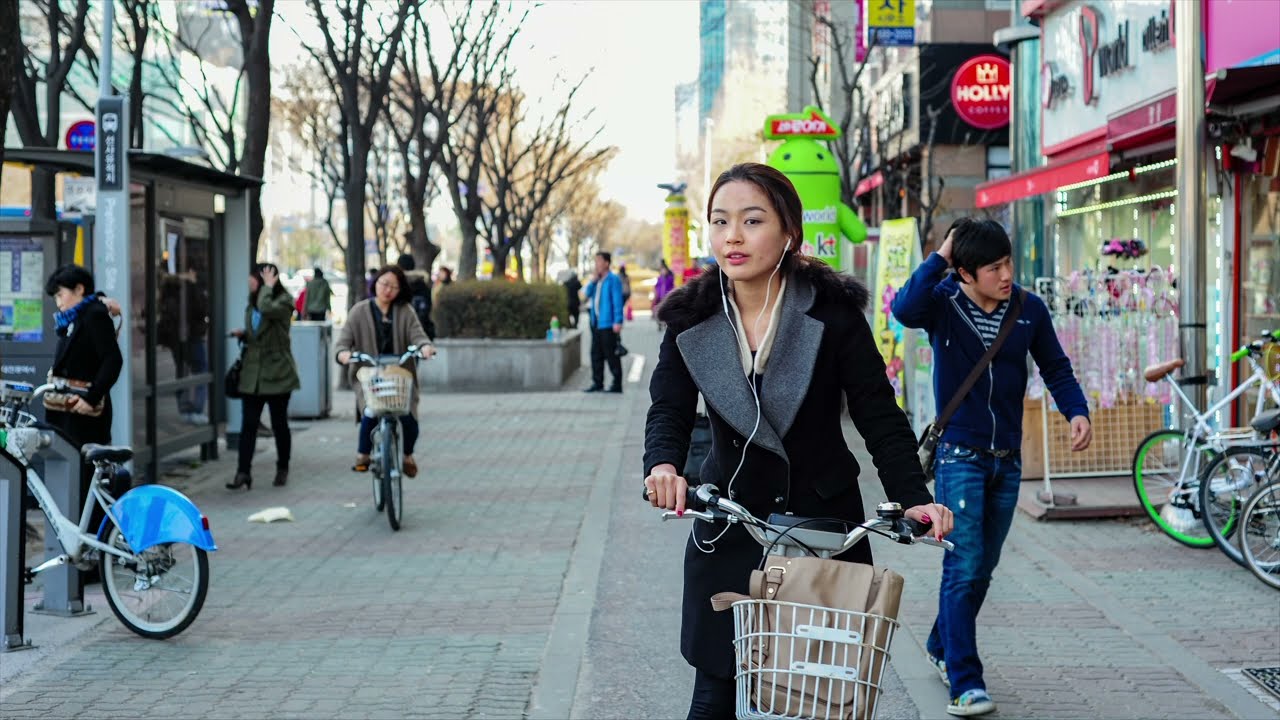 Street Images Shot In Korea with Nikon D700