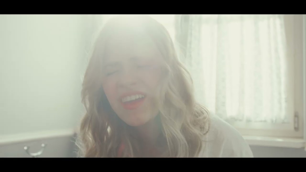 Ellice - Stummes Klavier (Official Video)