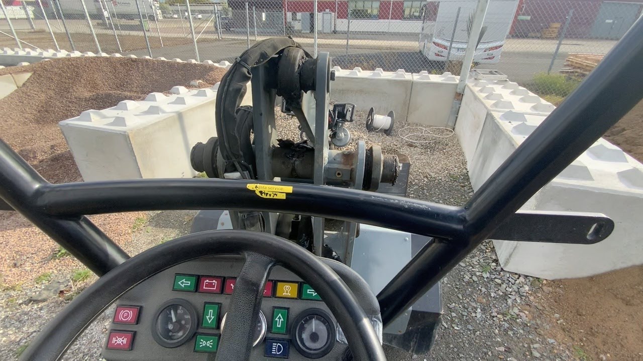 Köp Kompaktlastare Giant D337T HD med skopa och gafflar på Klaravik