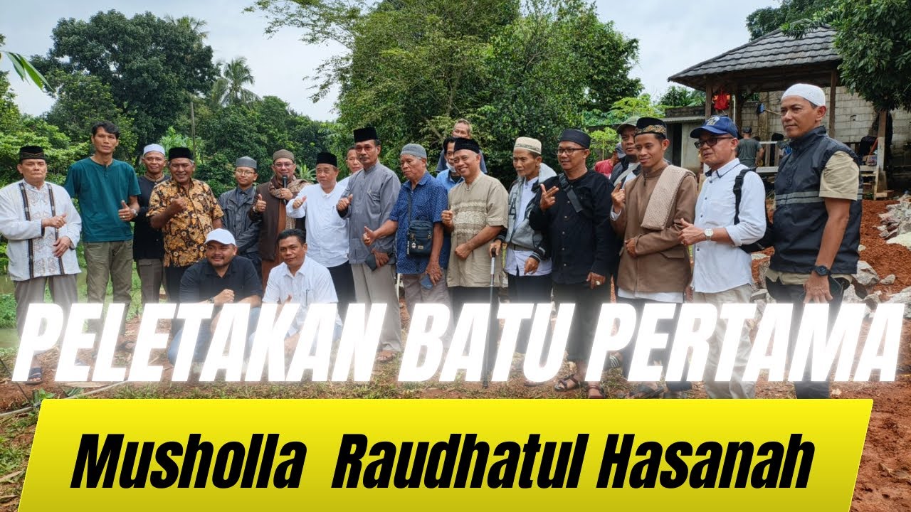 peletakan batu pertama musholla Raudhatul Hasanah berlokasi di pemakaman ‘ Raudhatul Hasanah ‘