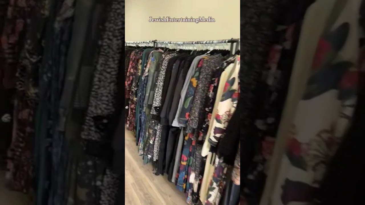 Frum pop-up shopping store offering #tznius dresses, frum #robes, all ladies dresses and tops.