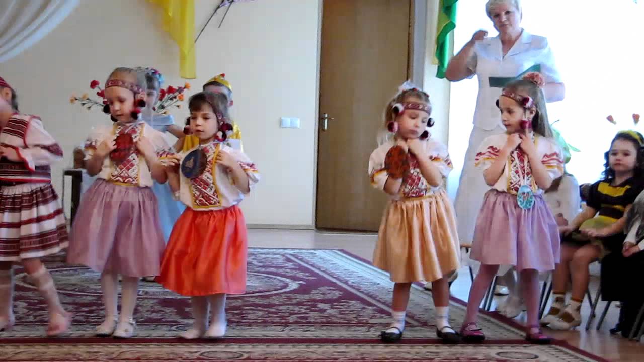 Танец Писанка. Утренник в садике.