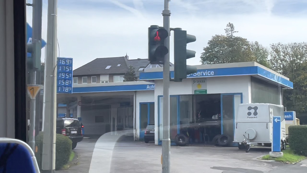 Mit der 104 über den Kahlenbergast zum Hauptfriedhof in Mülheim fahren