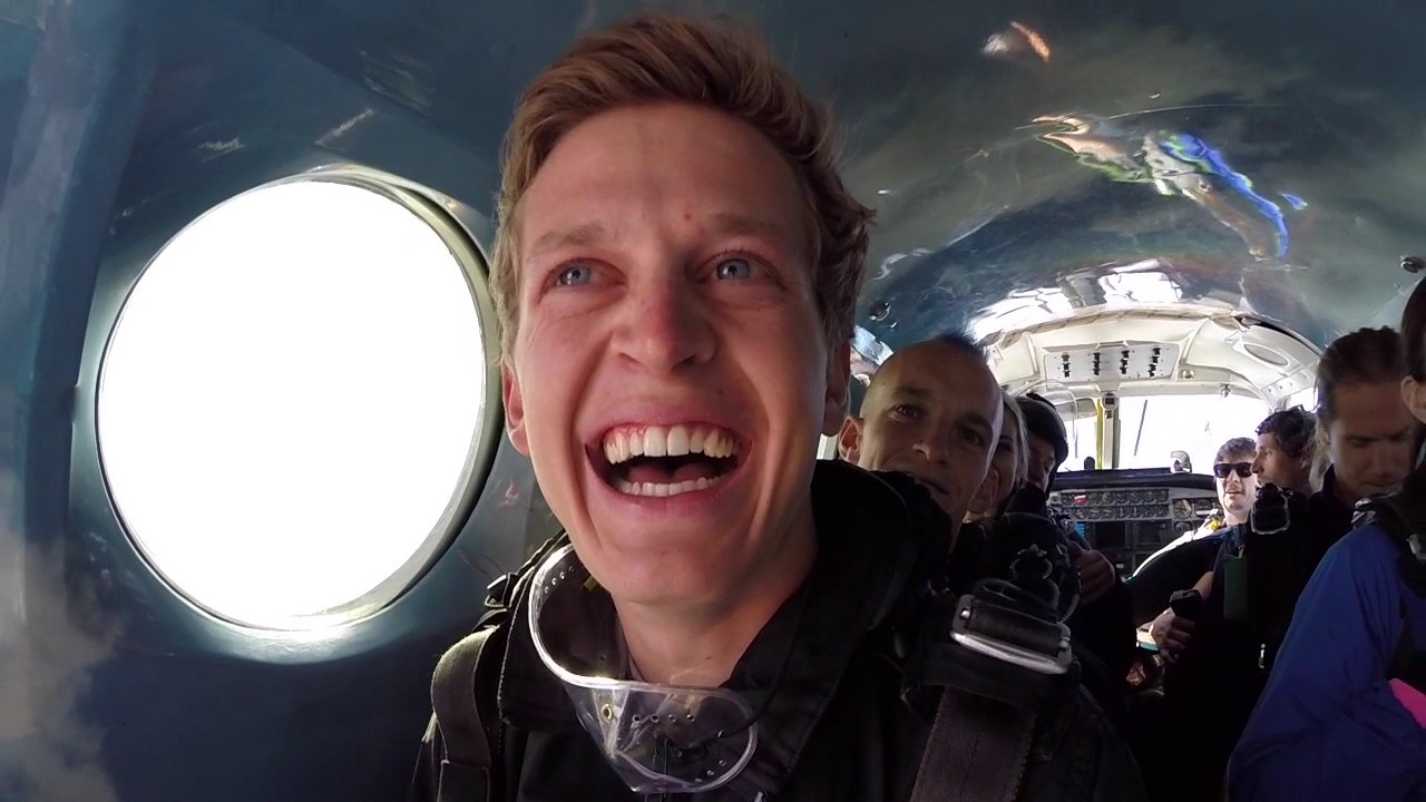 Skydive Ends With Amazing Proposal!