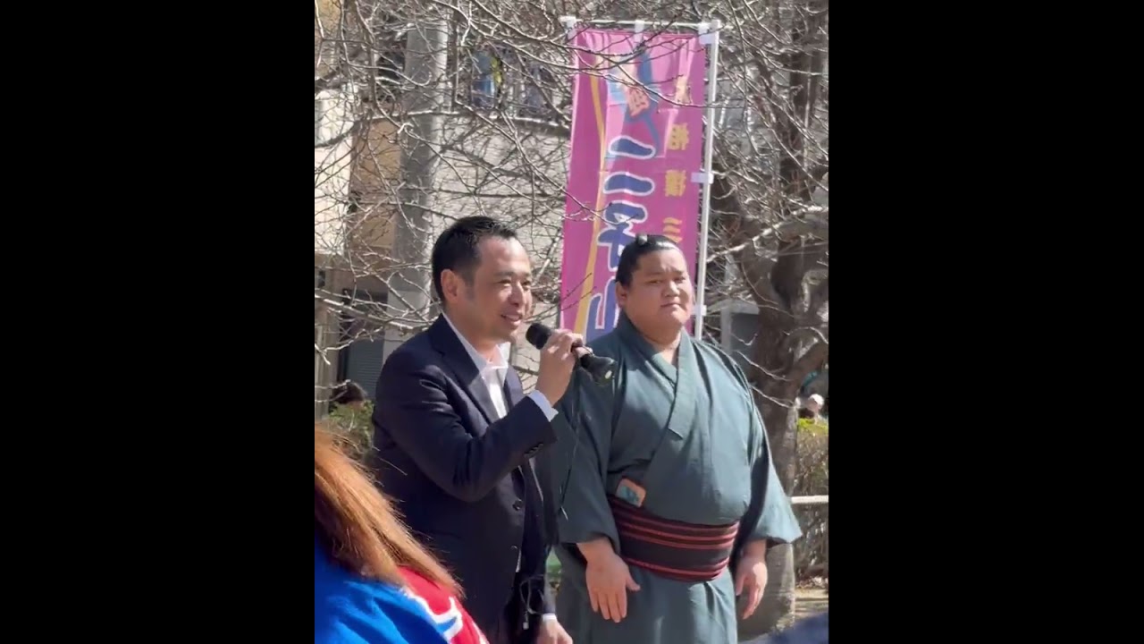 二子山部屋力士たちとおもちつきぃ。