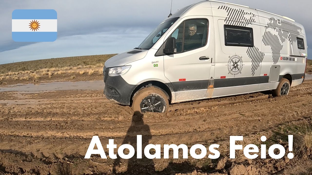 Perrengue na Patagônia. Conseguimos atolar a Sprinter 4x4 e precisamos de um reboque.