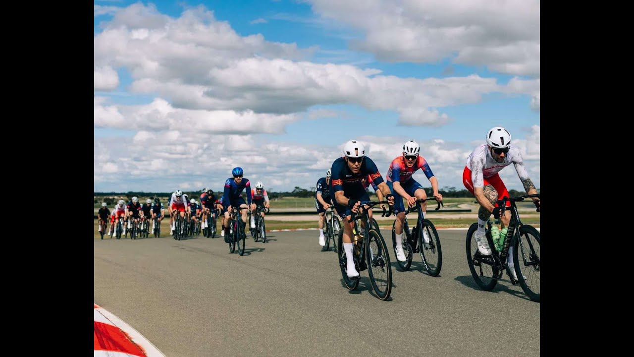 Я не хотел идти в отрыв! R2 в Cervelo Super Series 2025 — шоссейная гонка