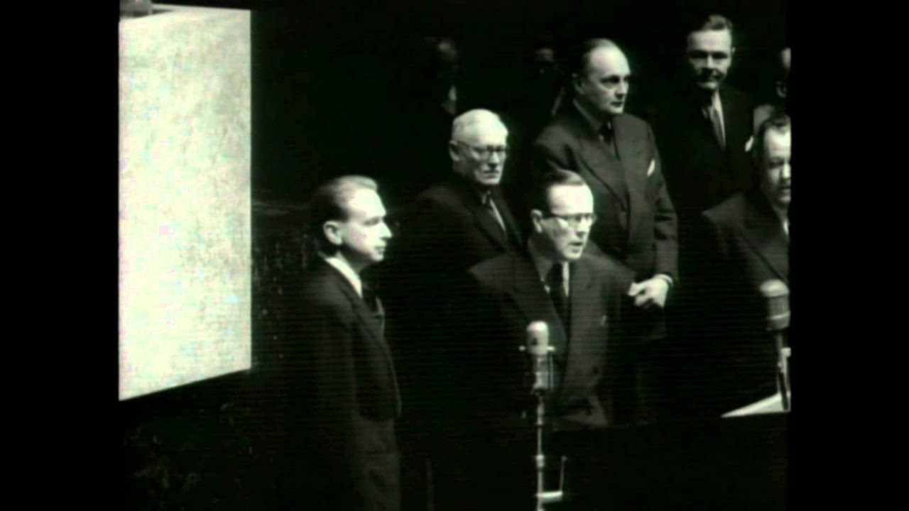 General Assembly installs Dag Hammarskjöld (Sweden) as Secretary-General of the United Nations