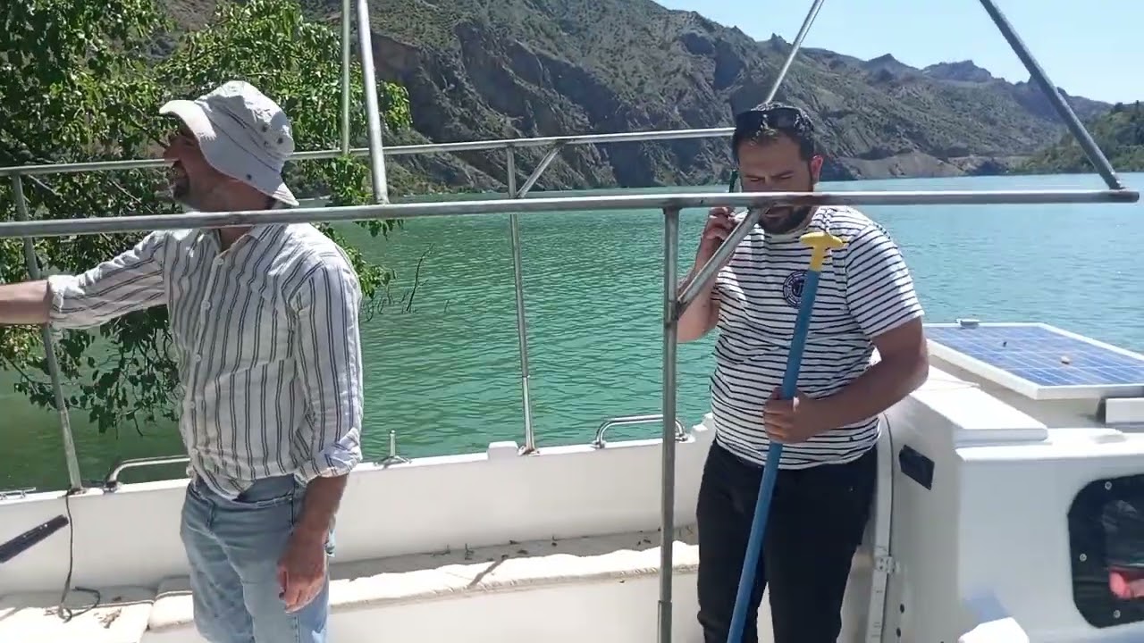 Suların içinden minareye çıktım. Yarım kalan köy