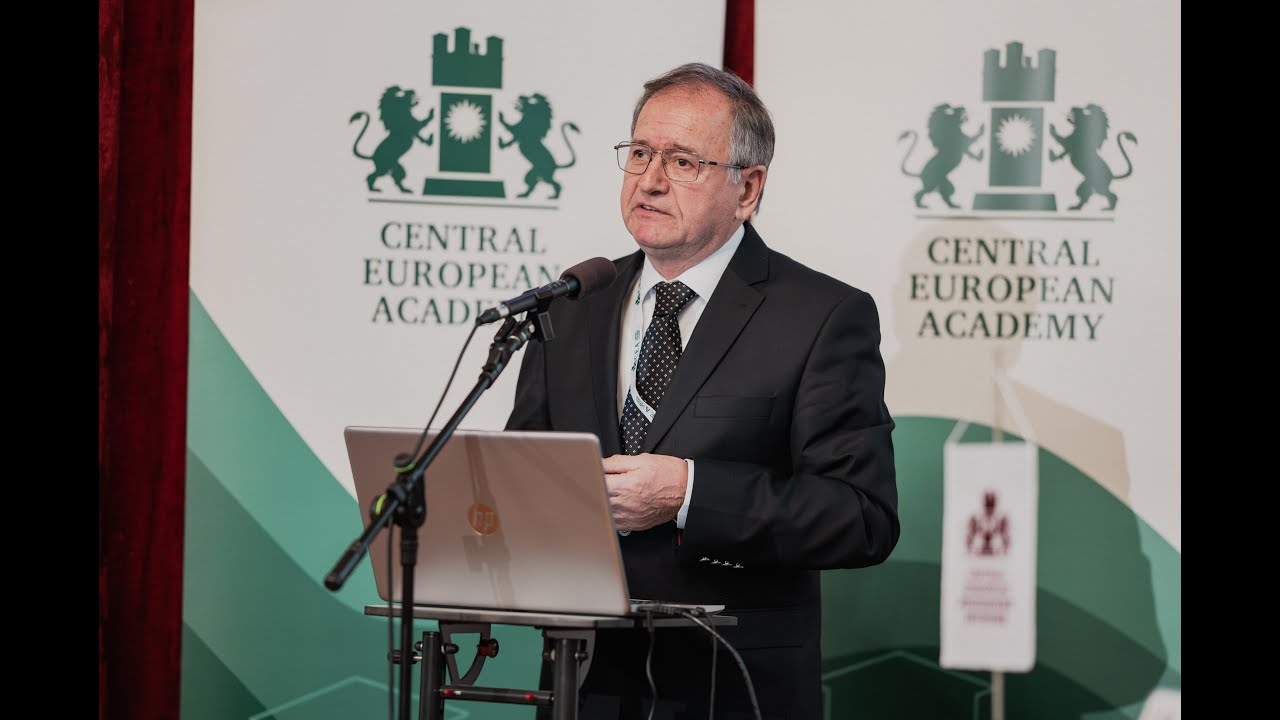 R. Bohinc - Qualified Majority voting in EU Enlargement Process